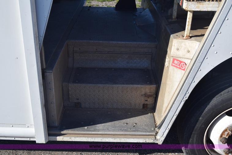 image for item L3804 2006 Freightliner MT55 Utilimaster delivery truck