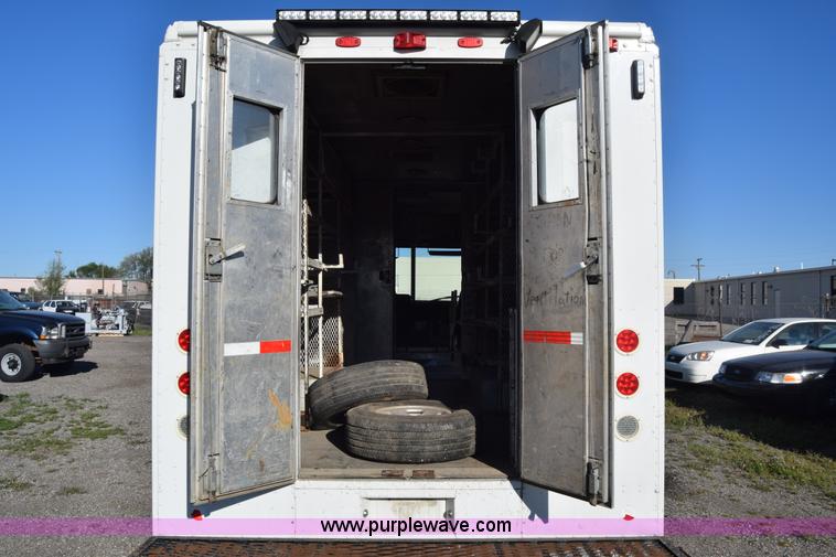 image for item L3804 2006 Freightliner MT55 Utilimaster delivery truck