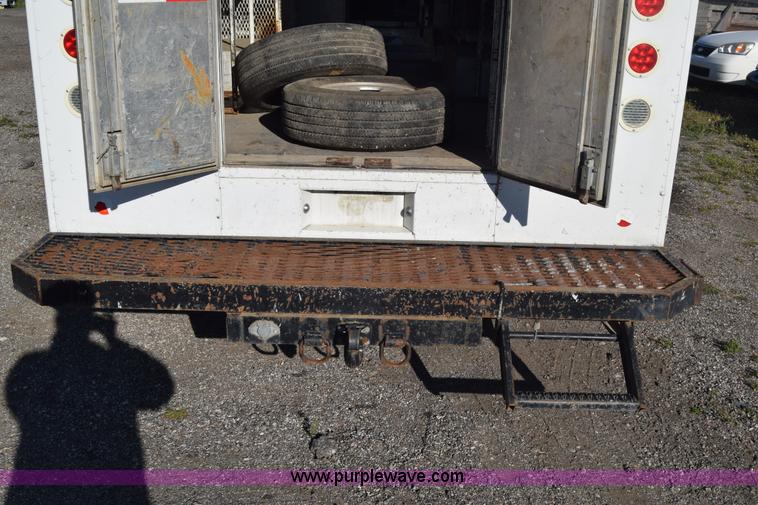 image for item L3804 2006 Freightliner MT55 Utilimaster delivery truck