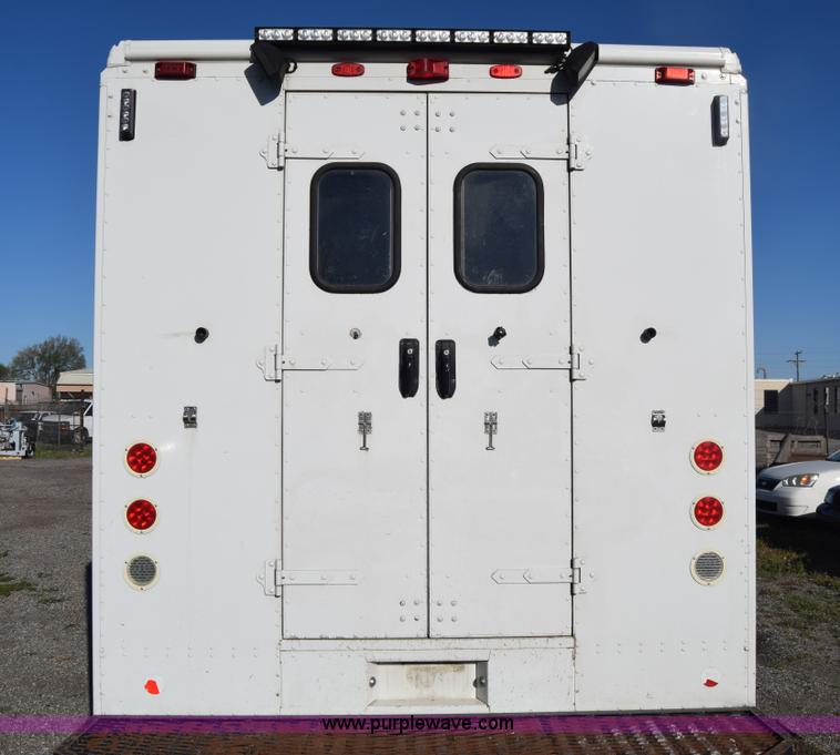 image for item L3804 2006 Freightliner MT55 Utilimaster delivery truck