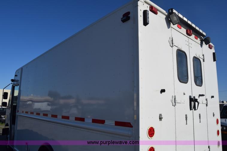 image for item L3804 2006 Freightliner MT55 Utilimaster delivery truck