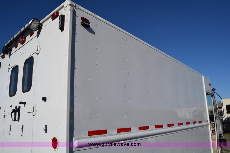 image for item L3804 2006 Freightliner MT55 Utilimaster delivery truck