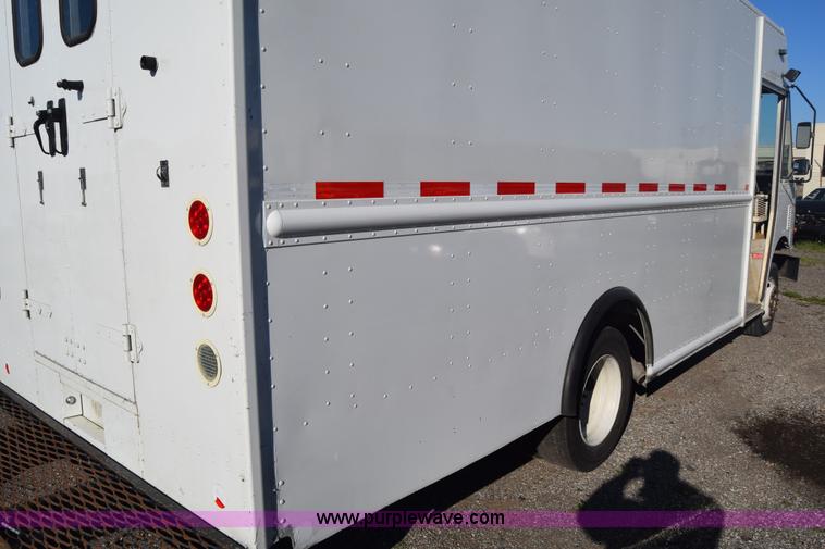 image for item L3804 2006 Freightliner MT55 Utilimaster delivery truck