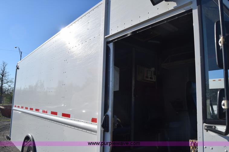 image for item L3804 2006 Freightliner MT55 Utilimaster delivery truck