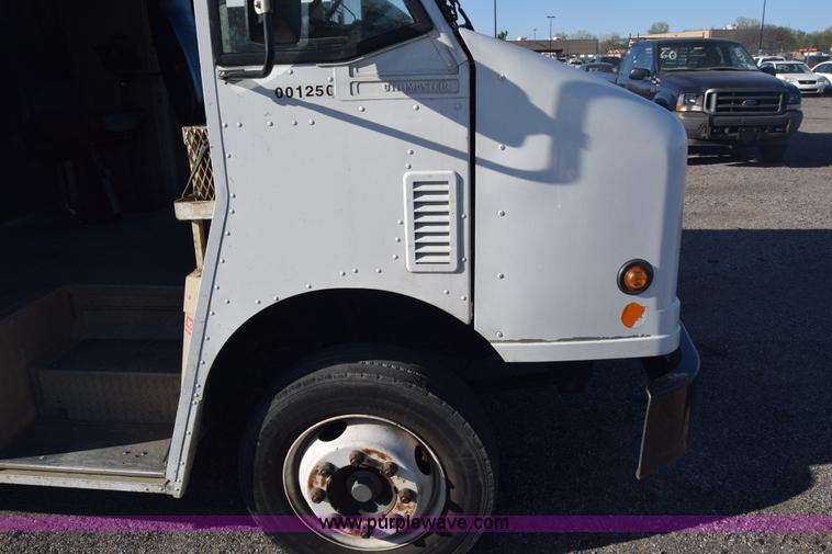 image for item L3804 2006 Freightliner MT55 Utilimaster delivery truck