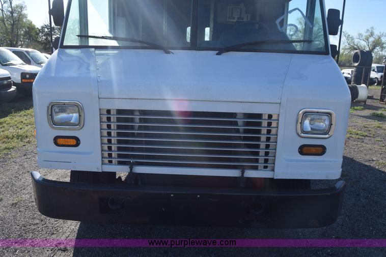 image for item L3804 2006 Freightliner MT55 Utilimaster delivery truck
