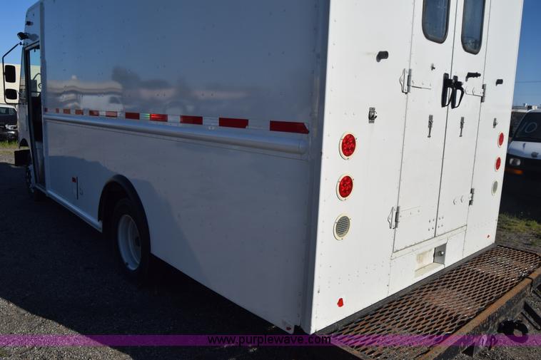 image for item L3804 2006 Freightliner MT55 Utilimaster delivery truck