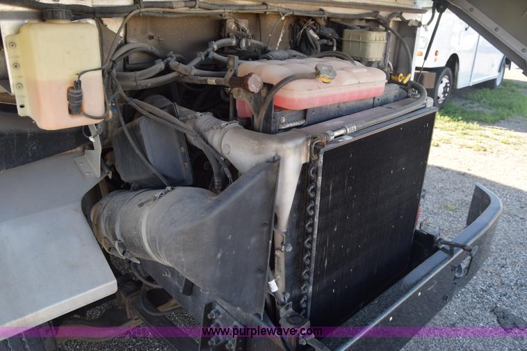 image for item L3804 2006 Freightliner MT55 Utilimaster delivery truck