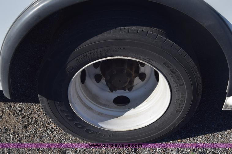 image for item L3804 2006 Freightliner MT55 Utilimaster delivery truck