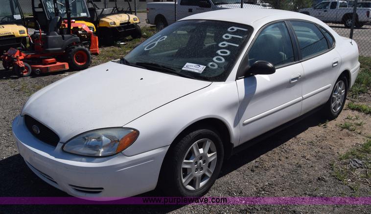 image for item L3808 2006 Ford Taurus SE