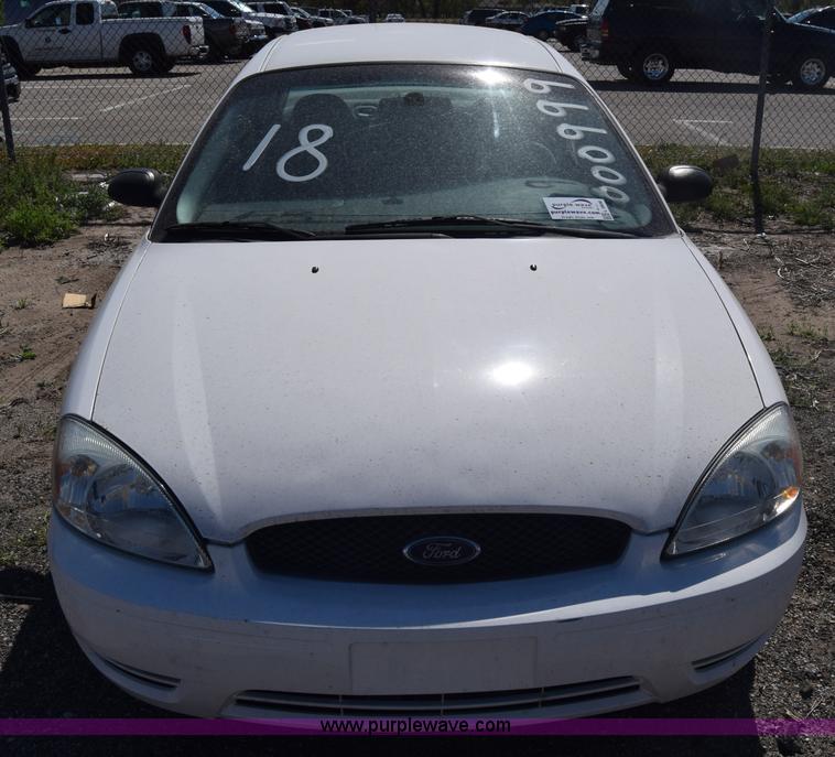 image for item L3808 2006 Ford Taurus SE