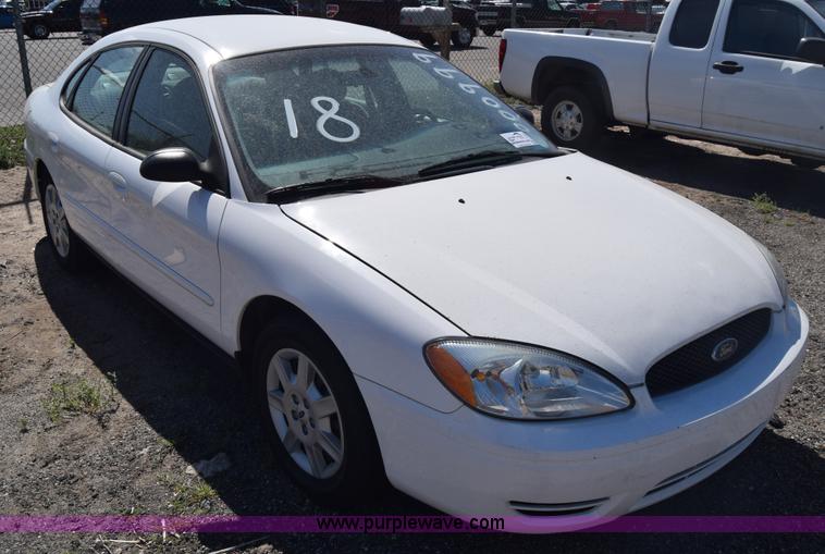 image for item L3808 2006 Ford Taurus SE