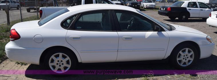 image for item L3808 2006 Ford Taurus SE