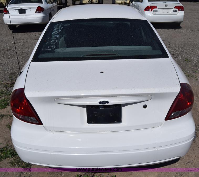 image for item L3808 2006 Ford Taurus SE