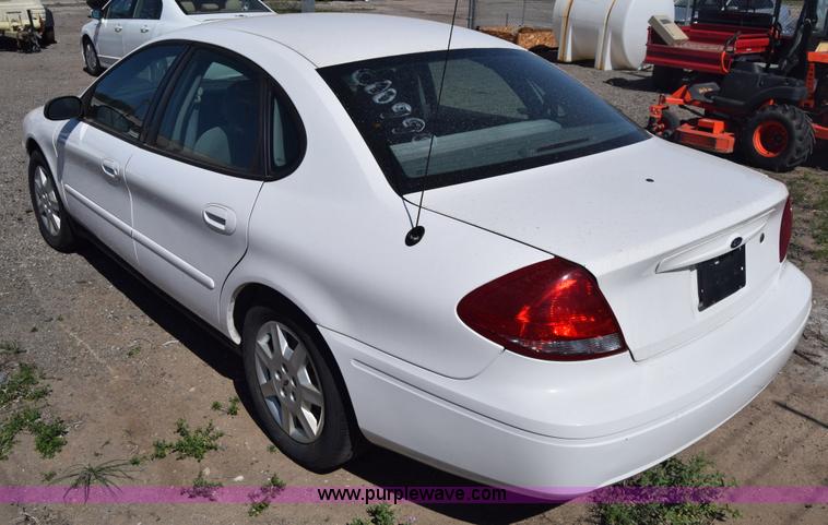 image for item L3808 2006 Ford Taurus SE