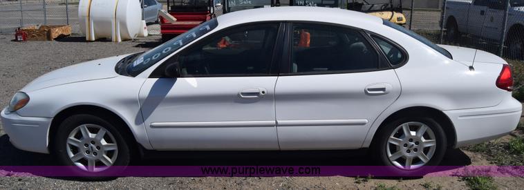 image for item L3808 2006 Ford Taurus SE