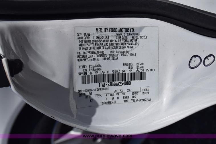 image for item L3808 2006 Ford Taurus SE