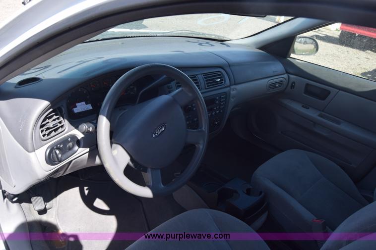 image for item L3808 2006 Ford Taurus SE