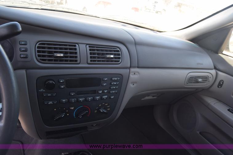 image for item L3808 2006 Ford Taurus SE