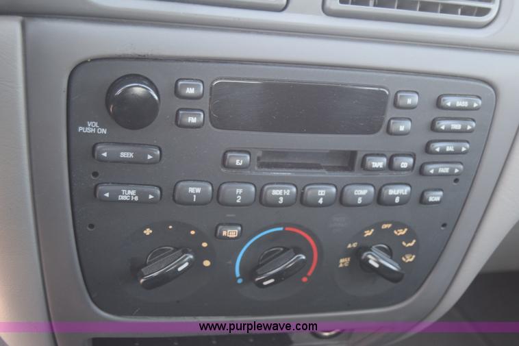 image for item L3808 2006 Ford Taurus SE