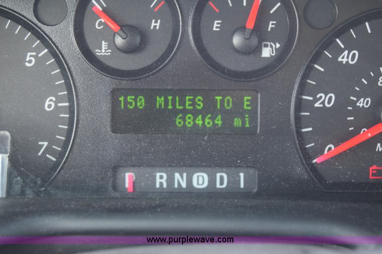 image for item L3808 2006 Ford Taurus SE