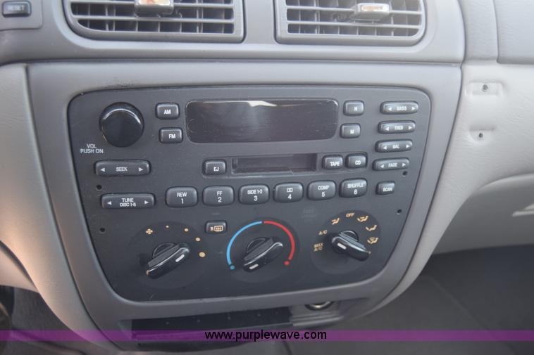 image for item L3808 2006 Ford Taurus SE