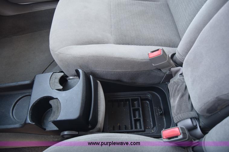 image for item L3808 2006 Ford Taurus SE