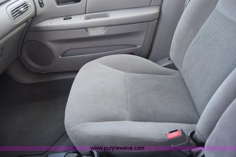 image for item L3808 2006 Ford Taurus SE