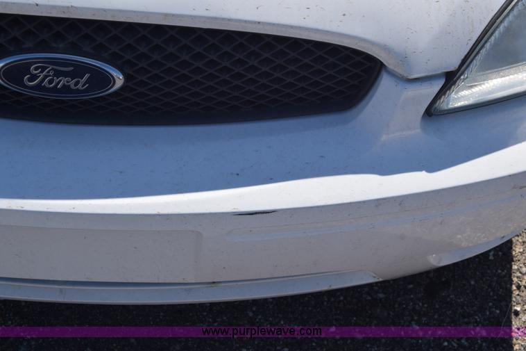 image for item L3808 2006 Ford Taurus SE