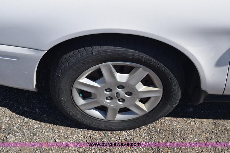 image for item L3808 2006 Ford Taurus SE