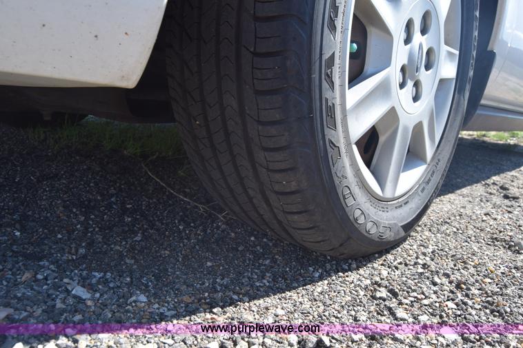 image for item L3808 2006 Ford Taurus SE