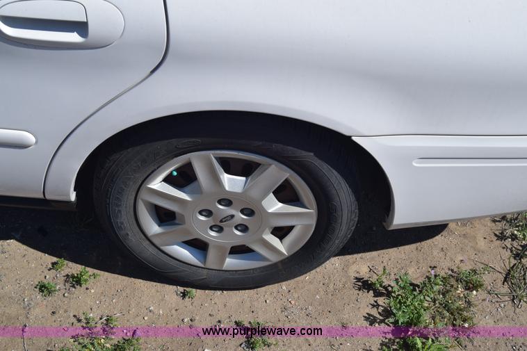 image for item L3808 2006 Ford Taurus SE