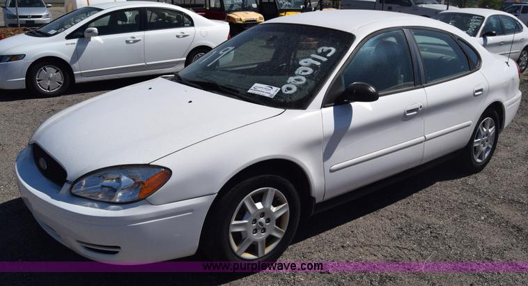 image for item L3809 2006 Ford Taurus SE