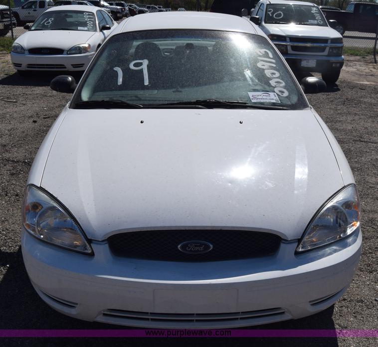 image for item L3809 2006 Ford Taurus SE