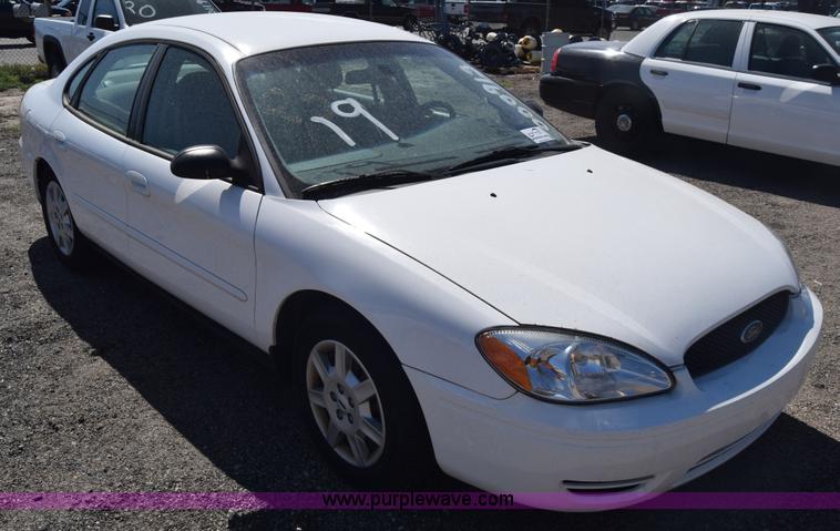 image for item L3809 2006 Ford Taurus SE