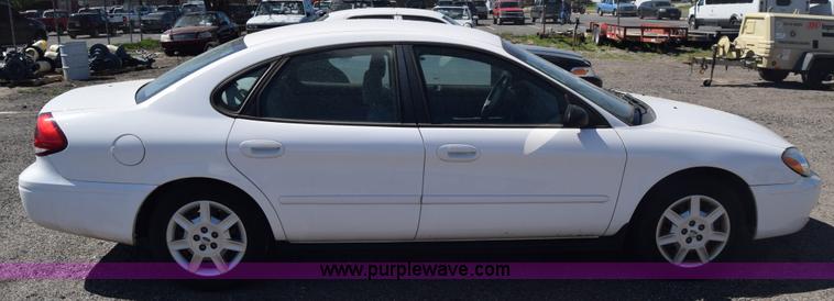 image for item L3809 2006 Ford Taurus SE