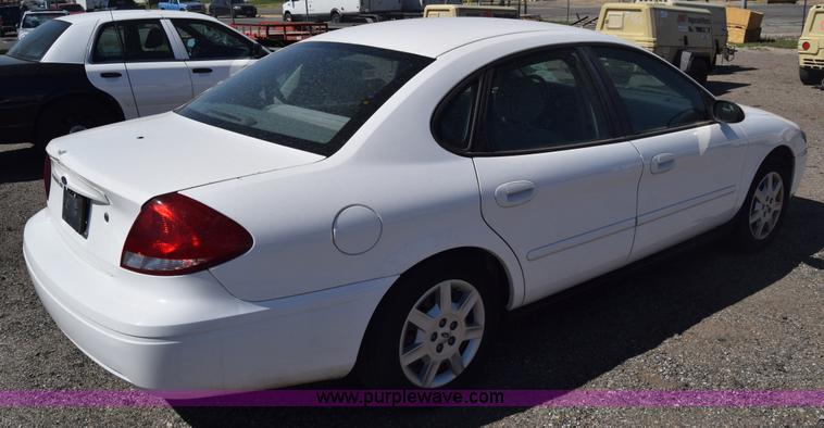 image for item L3809 2006 Ford Taurus SE