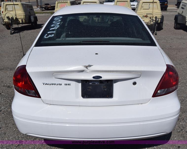 image for item L3809 2006 Ford Taurus SE