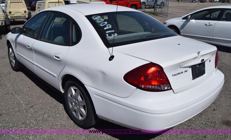 image for item L3809 2006 Ford Taurus SE