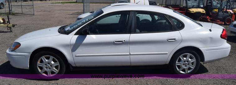 image for item L3809 2006 Ford Taurus SE