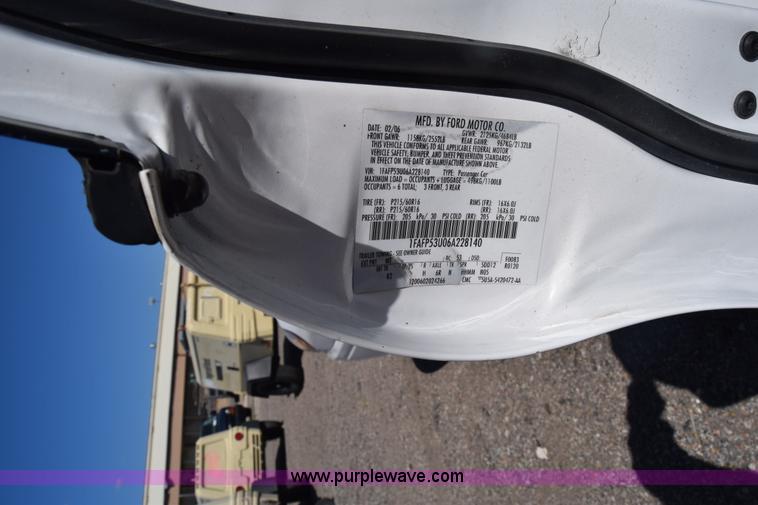 image for item L3809 2006 Ford Taurus SE