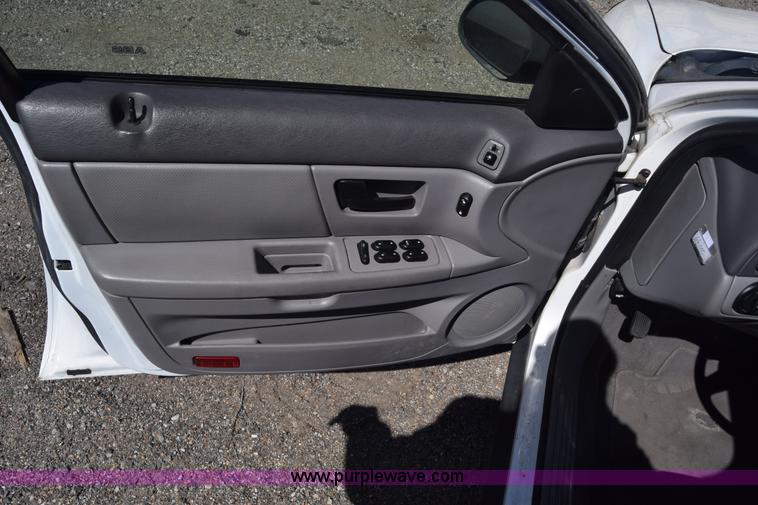 image for item L3809 2006 Ford Taurus SE