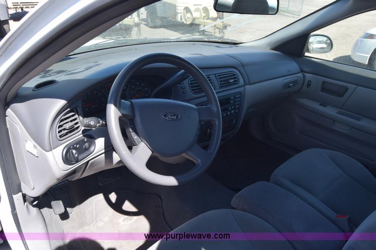 image for item L3809 2006 Ford Taurus SE