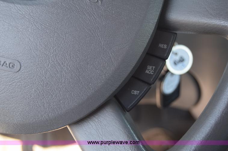 image for item L3809 2006 Ford Taurus SE