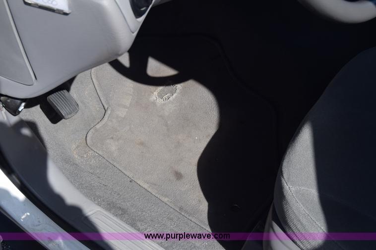 image for item L3809 2006 Ford Taurus SE