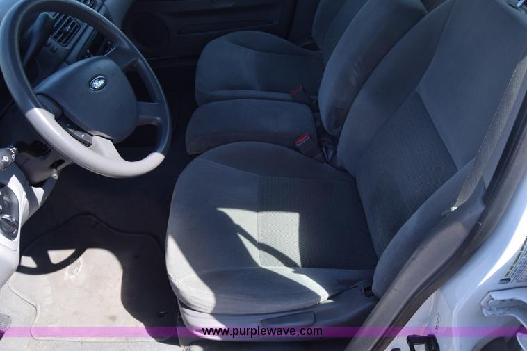 image for item L3809 2006 Ford Taurus SE