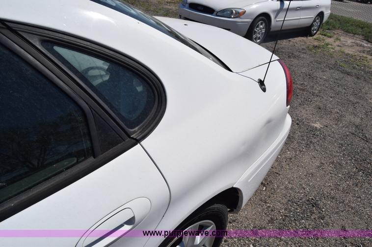 image for item L3809 2006 Ford Taurus SE