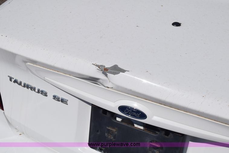 image for item L3809 2006 Ford Taurus SE