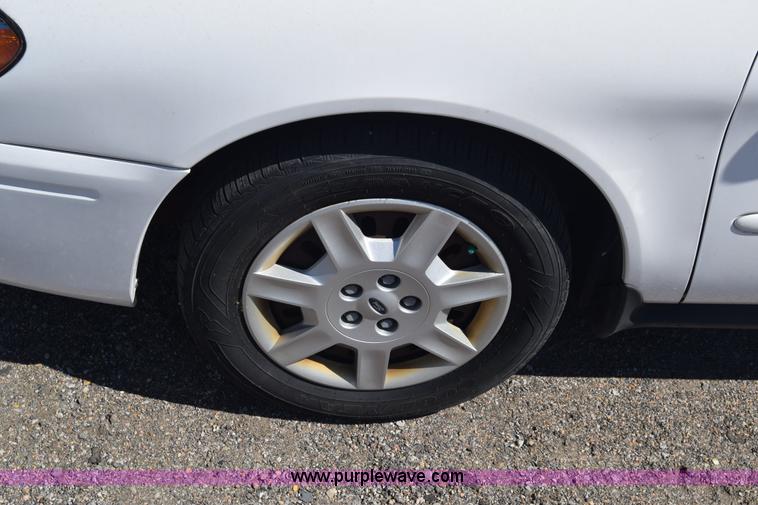 image for item L3809 2006 Ford Taurus SE