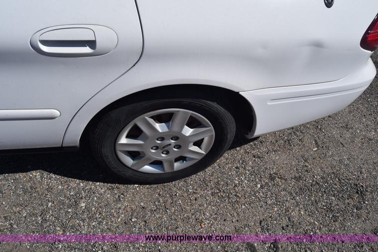 image for item L3809 2006 Ford Taurus SE